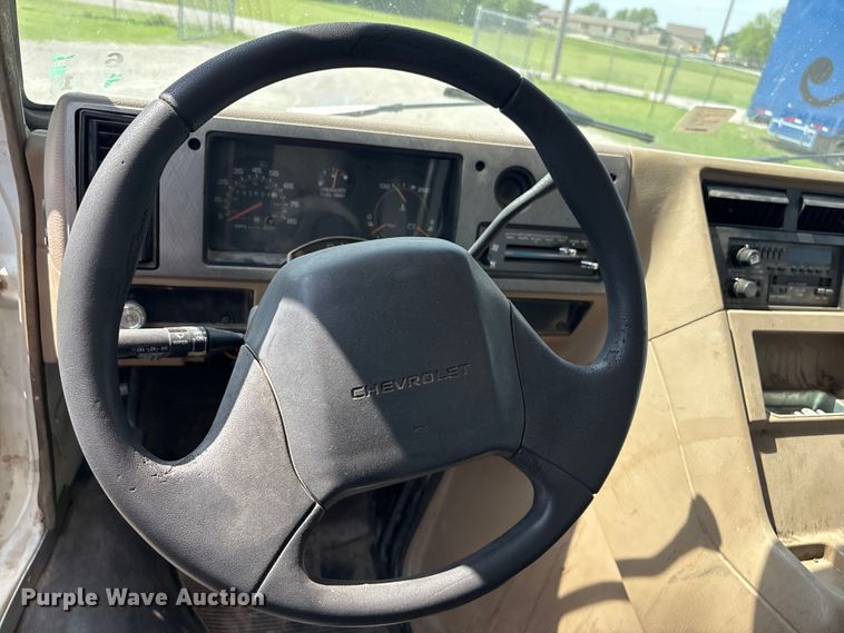 image for item EV2953 1992 Chevrolet G30 box truck