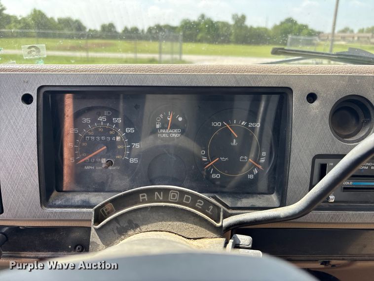 image for item EV2953 1992 Chevrolet G30 box truck