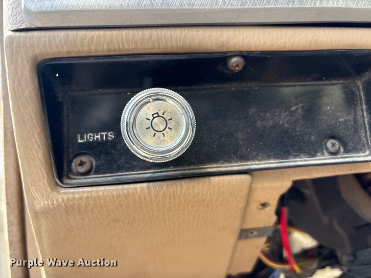 image for item EV2953 1992 Chevrolet G30 box truck