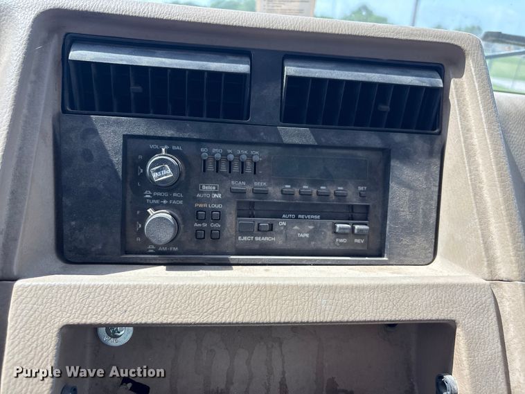 image for item EV2953 1992 Chevrolet G30 box truck
