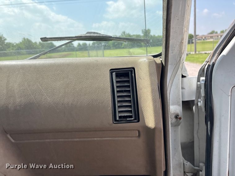 image for item EV2953 1992 Chevrolet G30 box truck