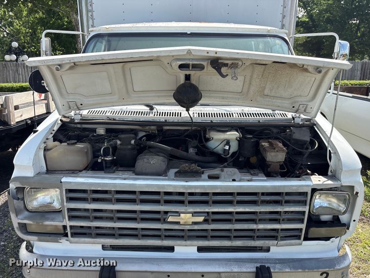 image for item EV2953 1992 Chevrolet G30 box truck