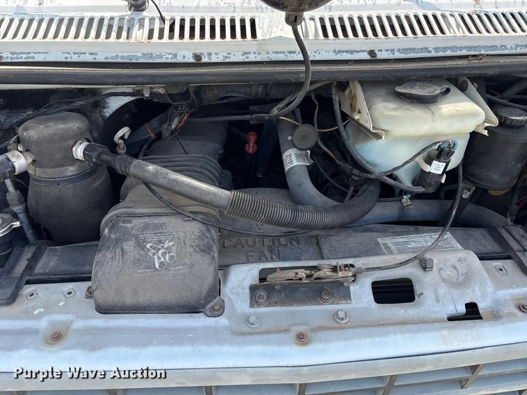 image for item EV2953 1992 Chevrolet G30 box truck