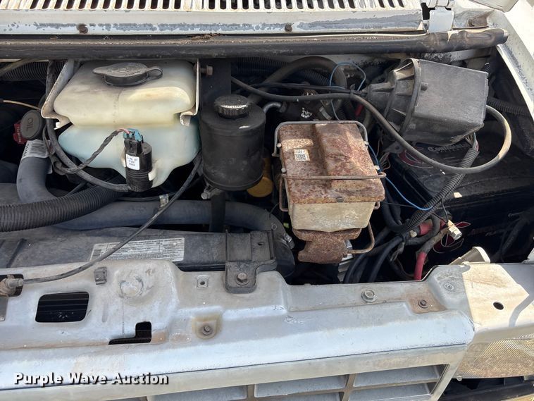 image for item EV2953 1992 Chevrolet G30 box truck