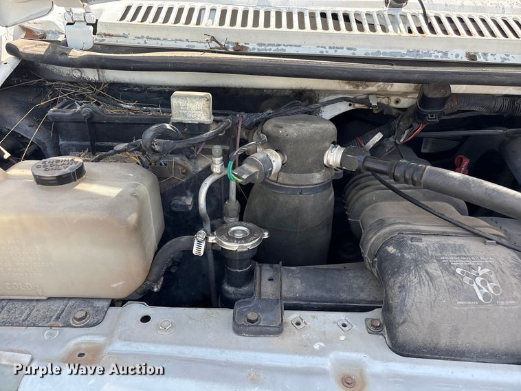 image for item EV2953 1992 Chevrolet G30 box truck