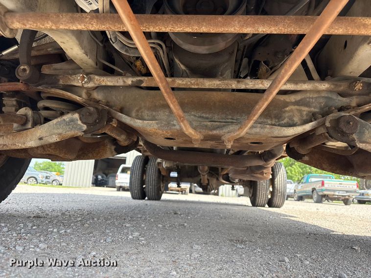 image for item EV2953 1992 Chevrolet G30 box truck