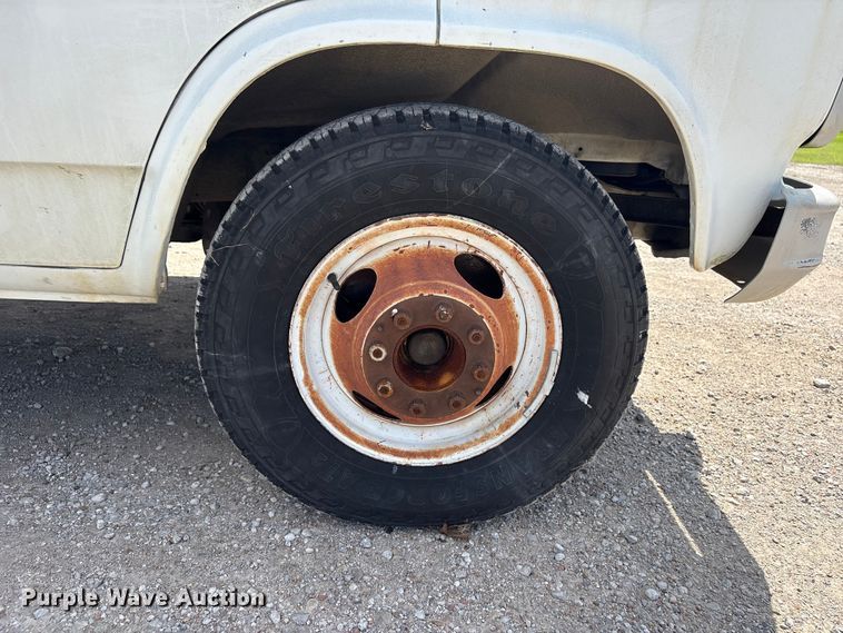 image for item EV2953 1992 Chevrolet G30 box truck