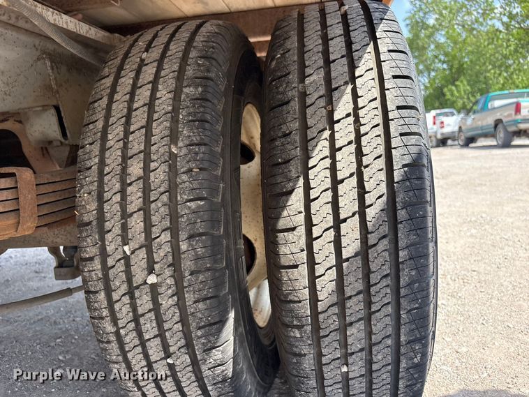 image for item EV2953 1992 Chevrolet G30 box truck