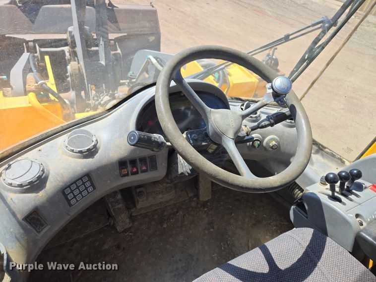 image for item EV5849 2000 Volvo L90D wheel loader