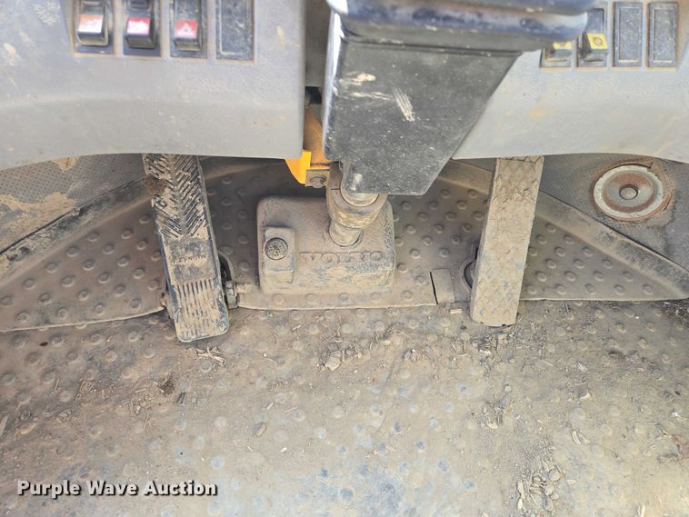 image for item EV5849 2000 Volvo L90D wheel loader