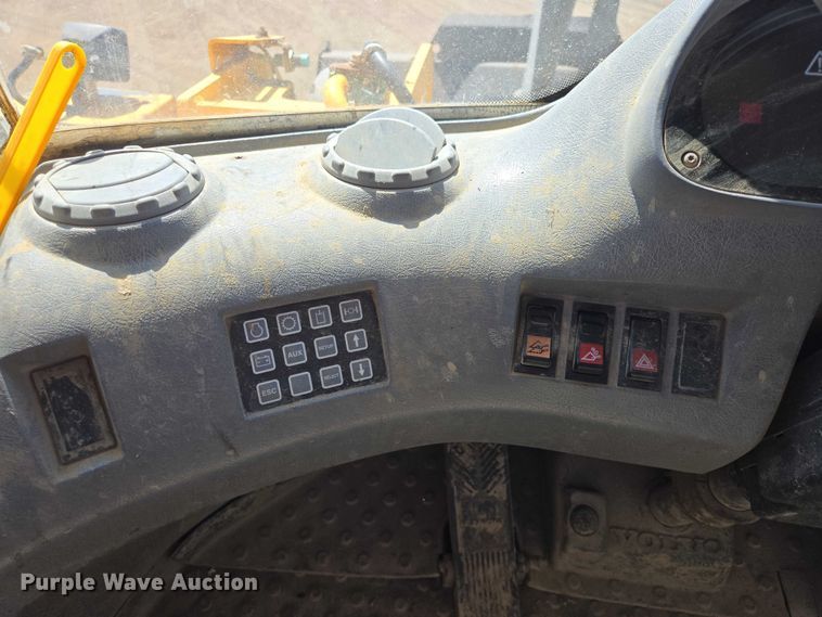 image for item EV5849 2000 Volvo L90D wheel loader