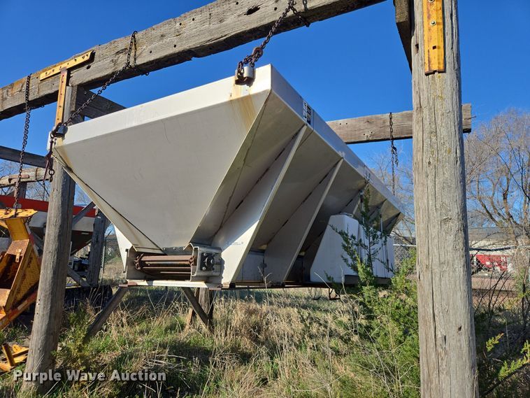 image for item EV5853 Henderson spreader