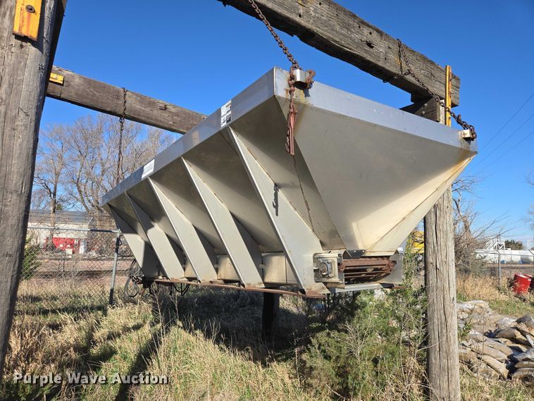 image for item EV5853 Henderson spreader
