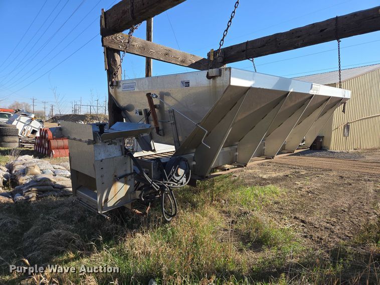 image for item EV5853 Henderson spreader