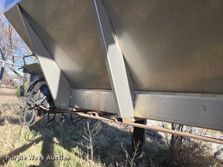 image for item EV5853 Henderson spreader