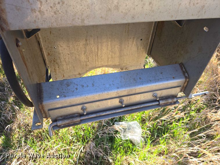 image for item EV5853 Henderson spreader