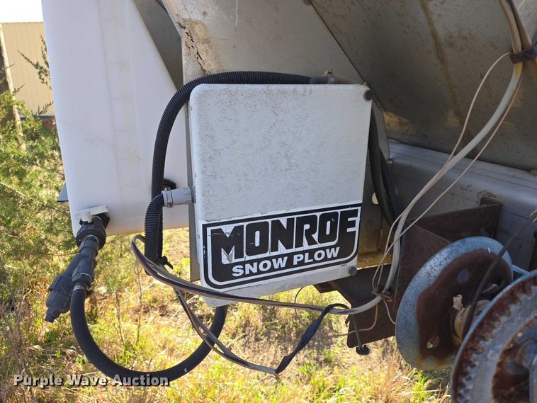 image for item EV5853 Henderson spreader
