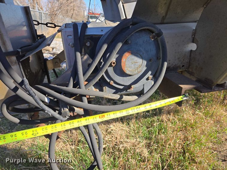 image for item EV5853 Henderson spreader