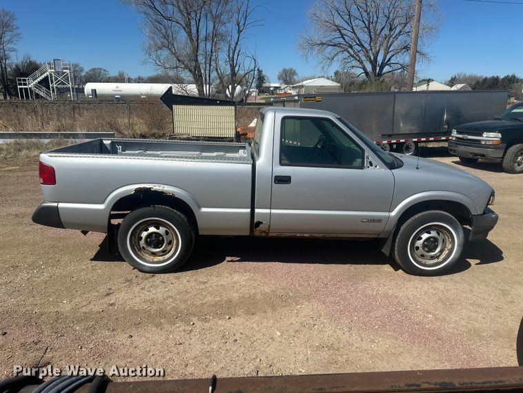 image for item EV5862 1997 Chevrolet S10 pickup truck