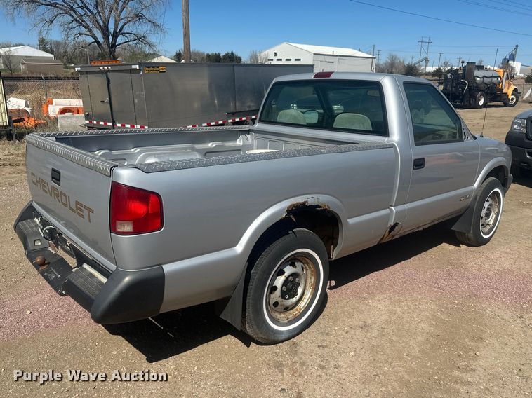 image for item EV5862 1997 Chevrolet S10 pickup truck