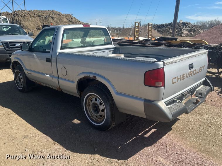 image for item EV5862 1997 Chevrolet S10 pickup truck