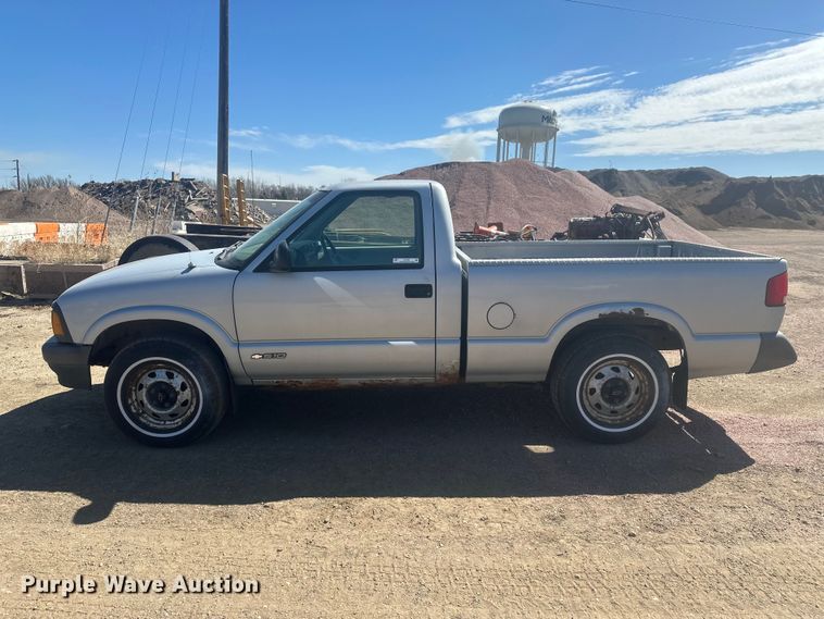 image for item EV5862 1997 Chevrolet S10 pickup truck