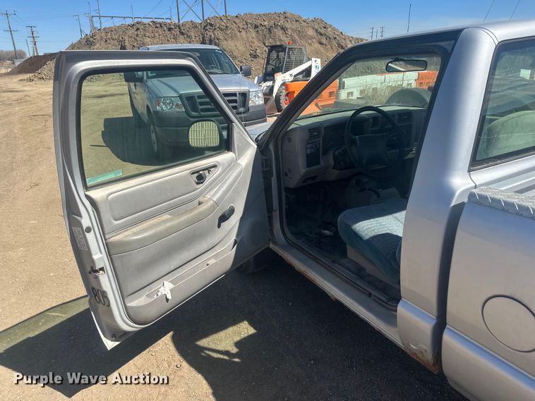 image for item EV5862 1997 Chevrolet S10 pickup truck