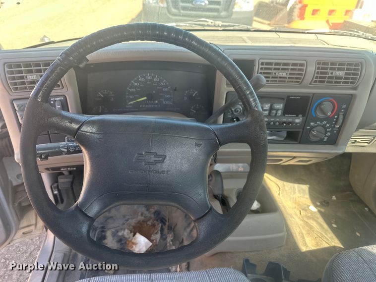 image for item EV5862 1997 Chevrolet S10 pickup truck