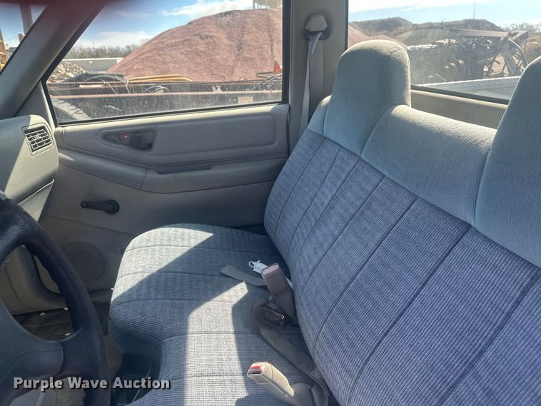 image for item EV5862 1997 Chevrolet S10 pickup truck
