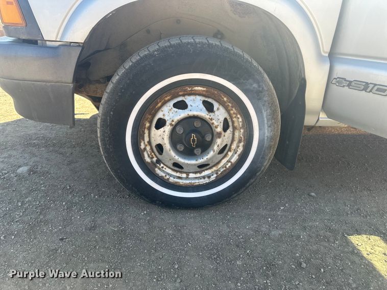 image for item EV5862 1997 Chevrolet S10 pickup truck