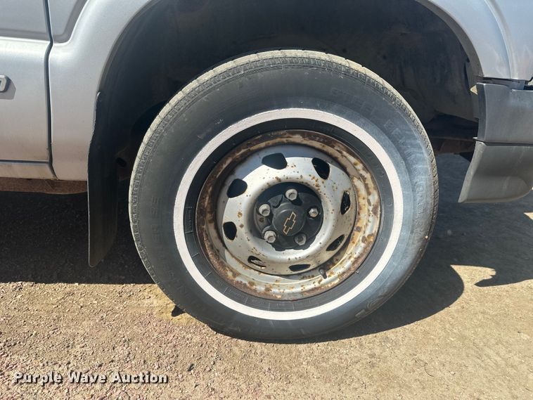 image for item EV5862 1997 Chevrolet S10 pickup truck