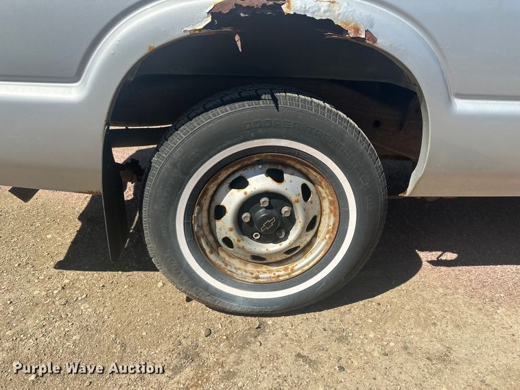 image for item EV5862 1997 Chevrolet S10 pickup truck