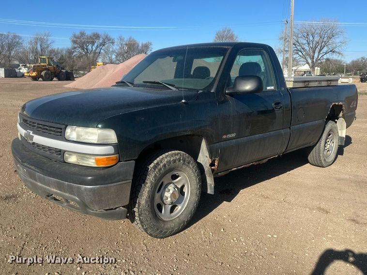 2001 Chevrolet Silverado 1500 pickup truck