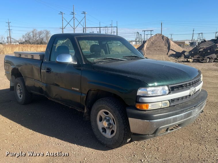 image for item EV5863 2001 Chevrolet Silverado 1500 pickup truck