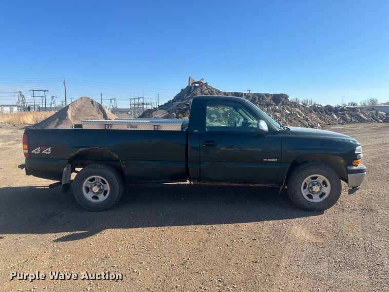 image for item EV5863 2001 Chevrolet Silverado 1500 pickup truck