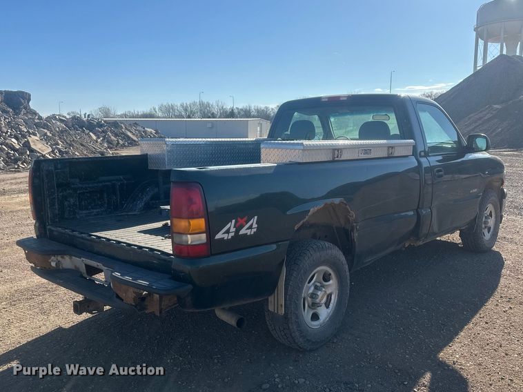 image for item EV5863 2001 Chevrolet Silverado 1500 pickup truck