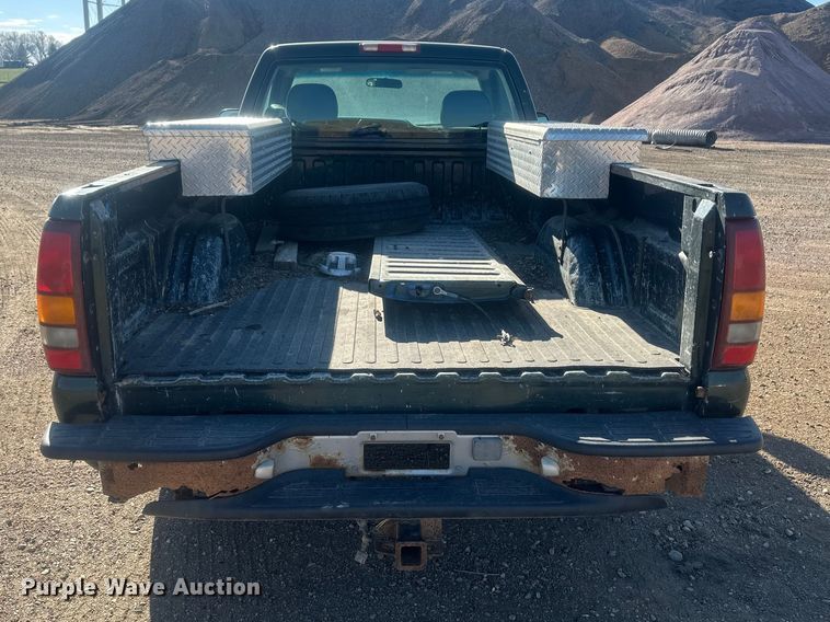 image for item EV5863 2001 Chevrolet Silverado 1500 pickup truck