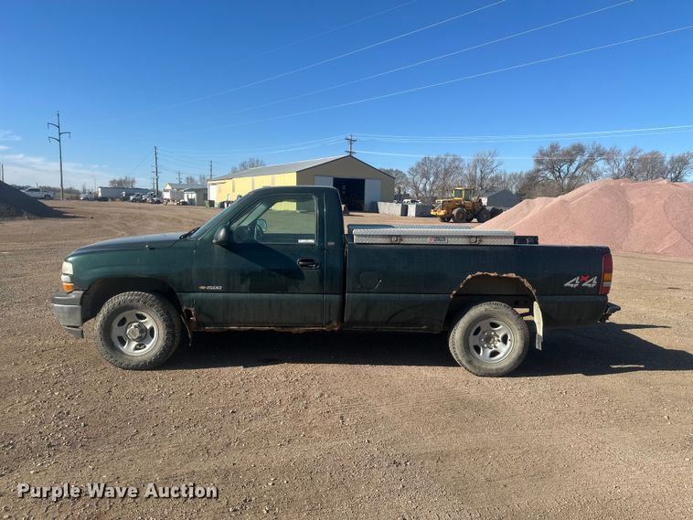 image for item EV5863 2001 Chevrolet Silverado 1500 pickup truck