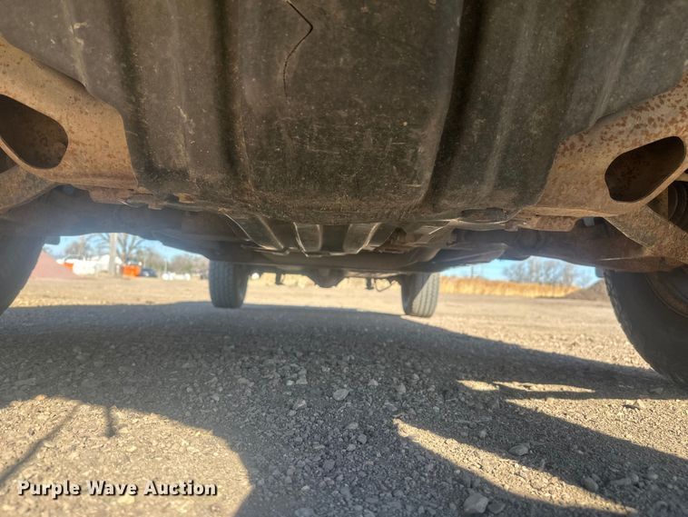 image for item EV5863 2001 Chevrolet Silverado 1500 pickup truck