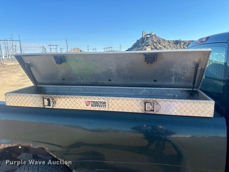 image for item EV5863 2001 Chevrolet Silverado 1500 pickup truck
