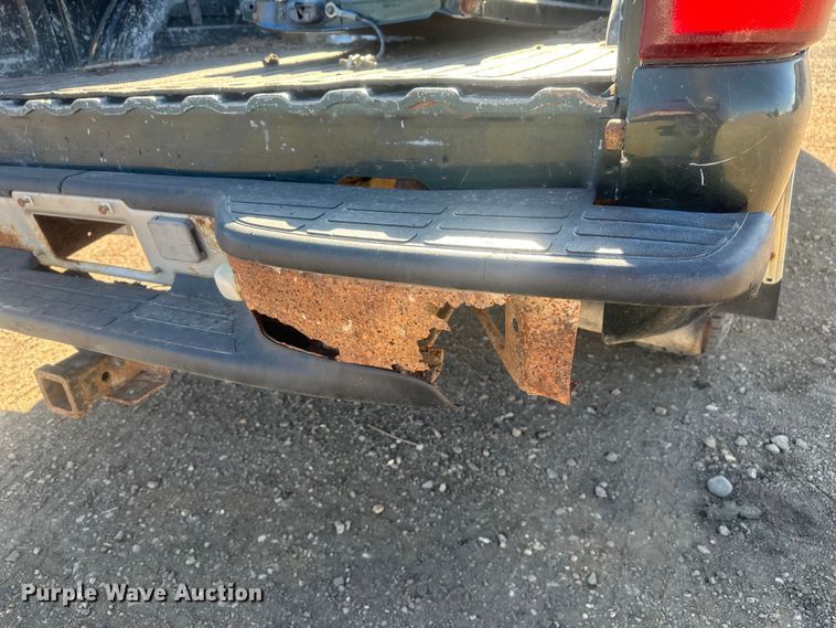 image for item EV5863 2001 Chevrolet Silverado 1500 pickup truck