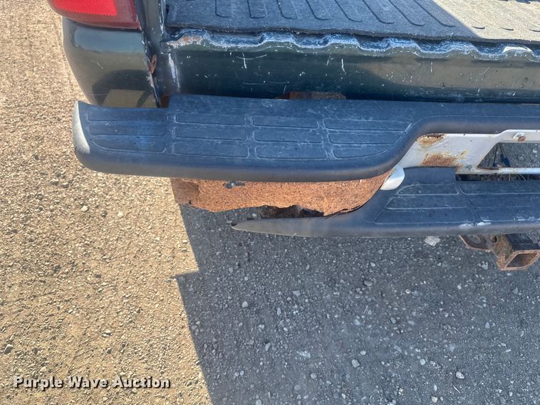 image for item EV5863 2001 Chevrolet Silverado 1500 pickup truck