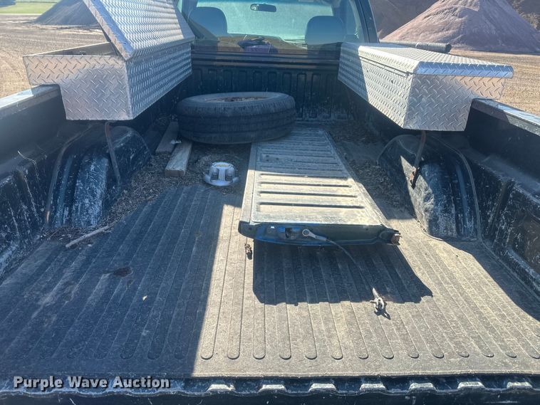 image for item EV5863 2001 Chevrolet Silverado 1500 pickup truck