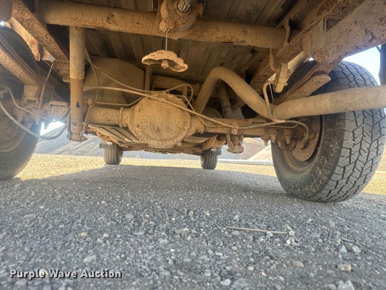 image for item EV5863 2001 Chevrolet Silverado 1500 pickup truck