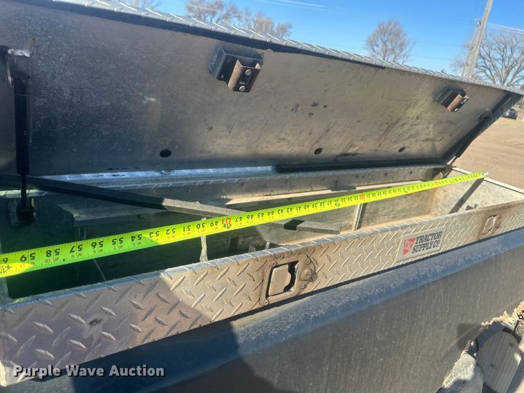 image for item EV5863 2001 Chevrolet Silverado 1500 pickup truck