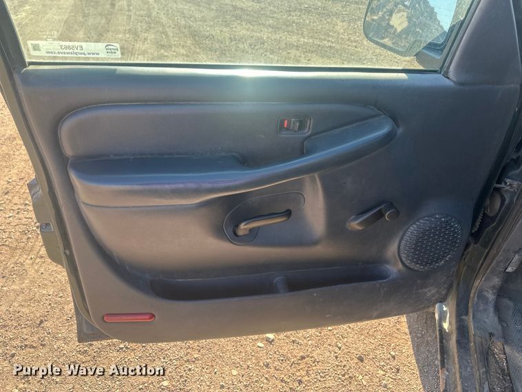 image for item EV5863 2001 Chevrolet Silverado 1500 pickup truck