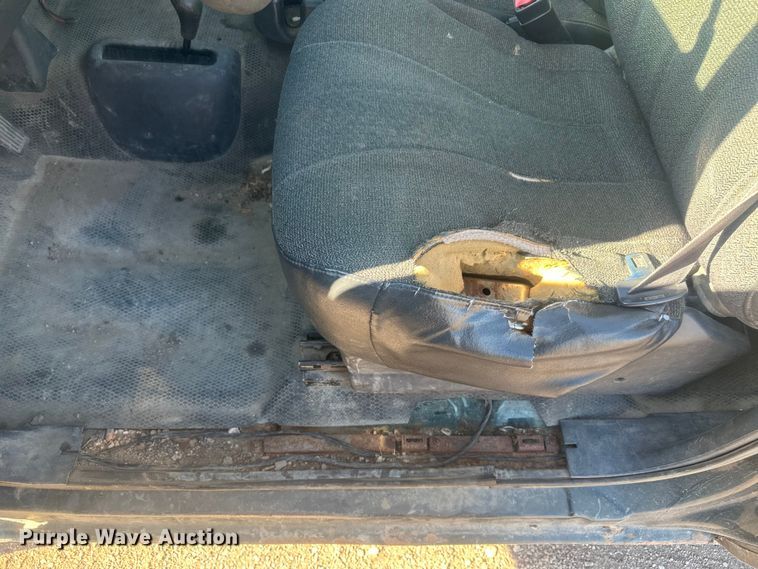 image for item EV5863 2001 Chevrolet Silverado 1500 pickup truck