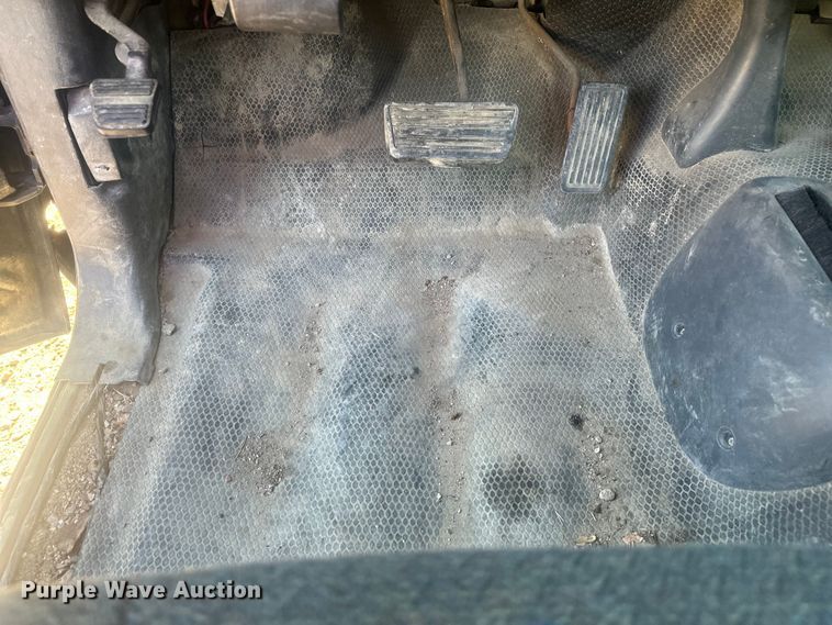 image for item EV5863 2001 Chevrolet Silverado 1500 pickup truck