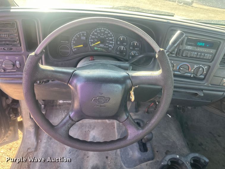 image for item EV5863 2001 Chevrolet Silverado 1500 pickup truck