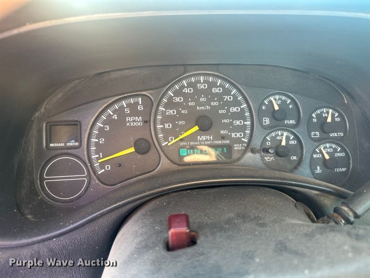 image for item EV5863 2001 Chevrolet Silverado 1500 pickup truck